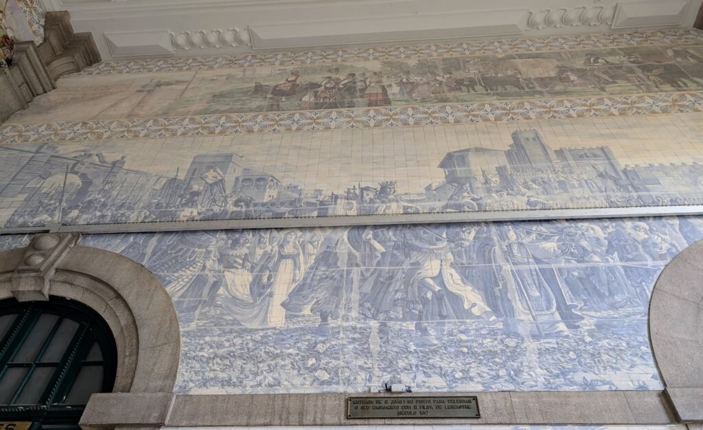 Azulejos da Estação de São Bento que representam o casamento D.João I e Filipa de Lencastre