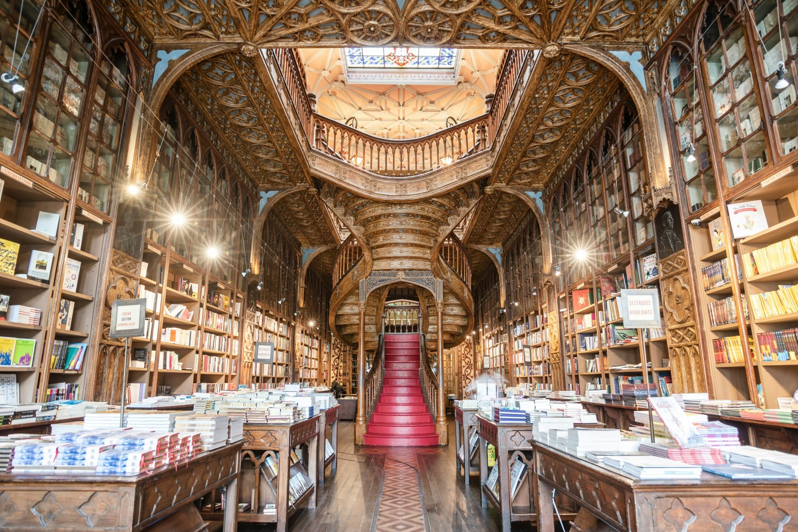 Livraria Lello, a “Catedral dos Livros” – Guia Completo