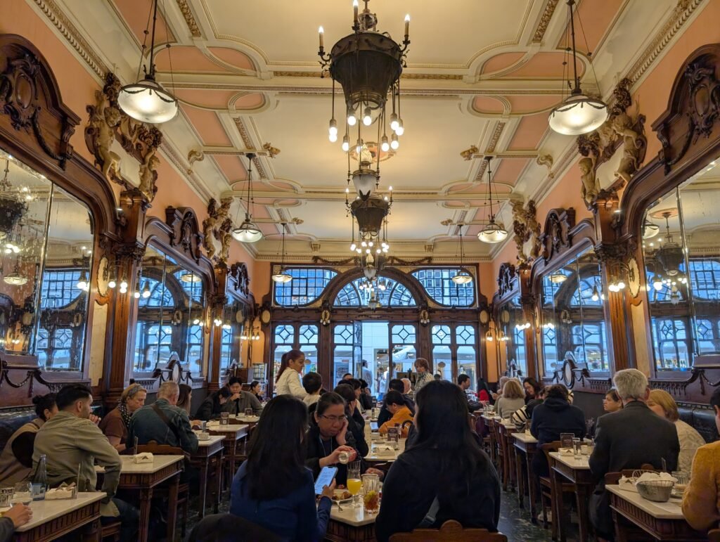 Interior do Café Majestic