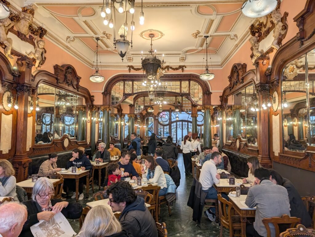 Interior do Café Majestic