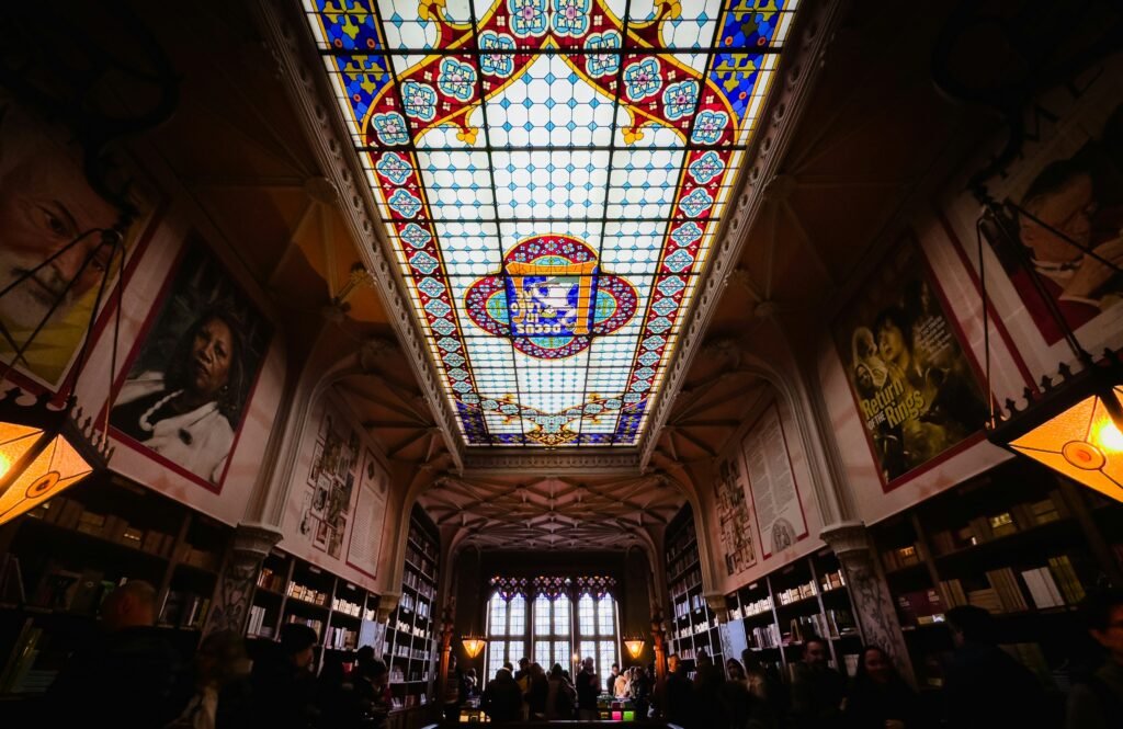 Vitral da Livraria Lello - Decus in Labore